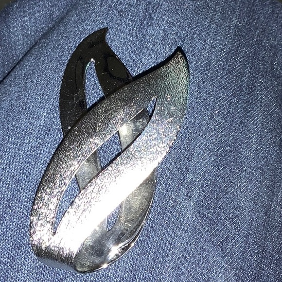 Sarah Coventry Satin Flame Brooch Pin 60s Dimensional Smooth and Textured - Picture 9 of 12